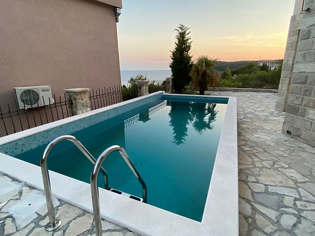 House for sale in Bar with a panoramic sea view 